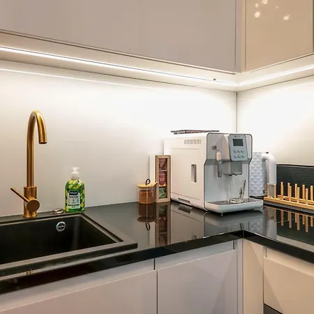 Stylish Historic Loft - Your Comfy Old Town Stop! *
