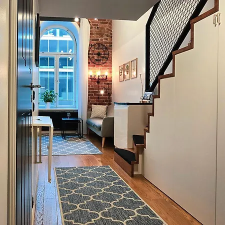 Stylish Historic Loft - Your Comfy Old Town Stop! Apartman *