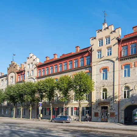 Stylish Historic Loft - Your Comfy Old Town Stop!
