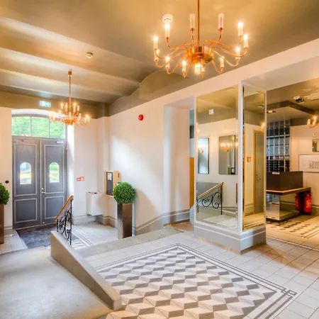 Stylish Historic Loft - Your Comfy Old Town Stop! Apartment