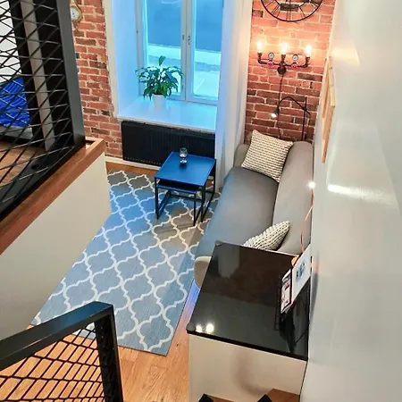 Stylish Historic Loft - Your Comfy Old Town Stop!